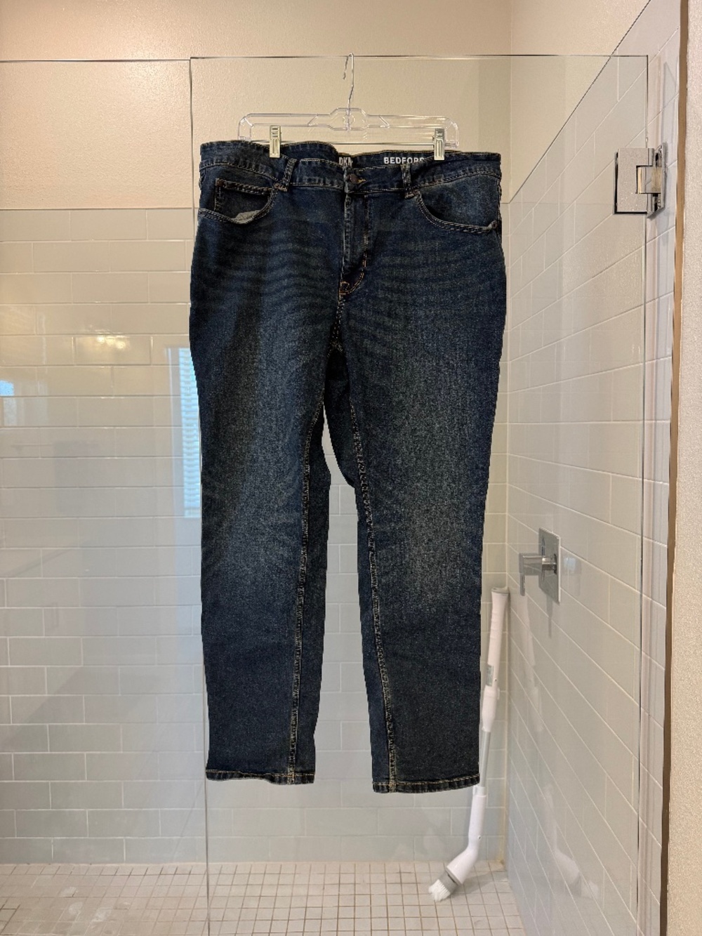 Men's DKNY Jeans 38 Inch Waist 30 Inch Inseam Slim Fit